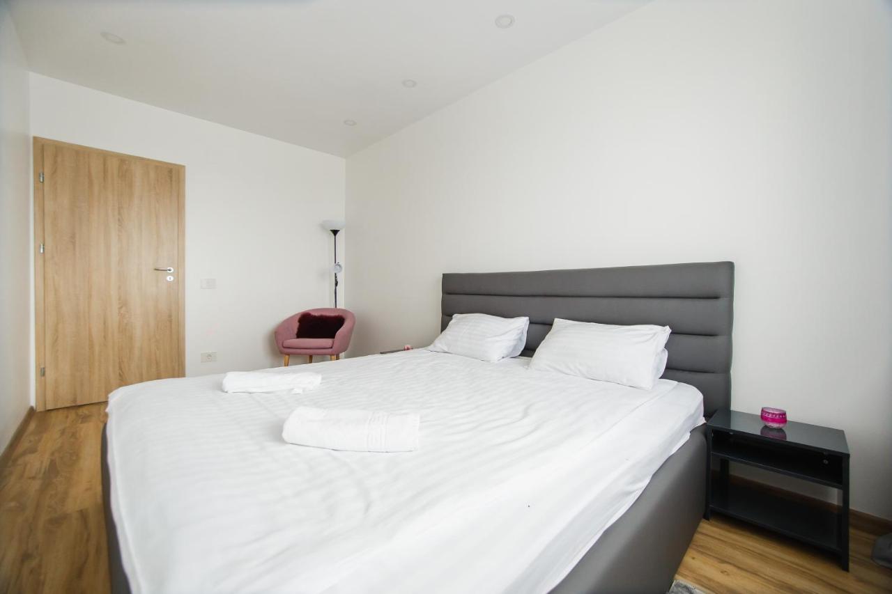 Elegant & Spacious - Central Apartment Oradea Ngoại thất bức ảnh